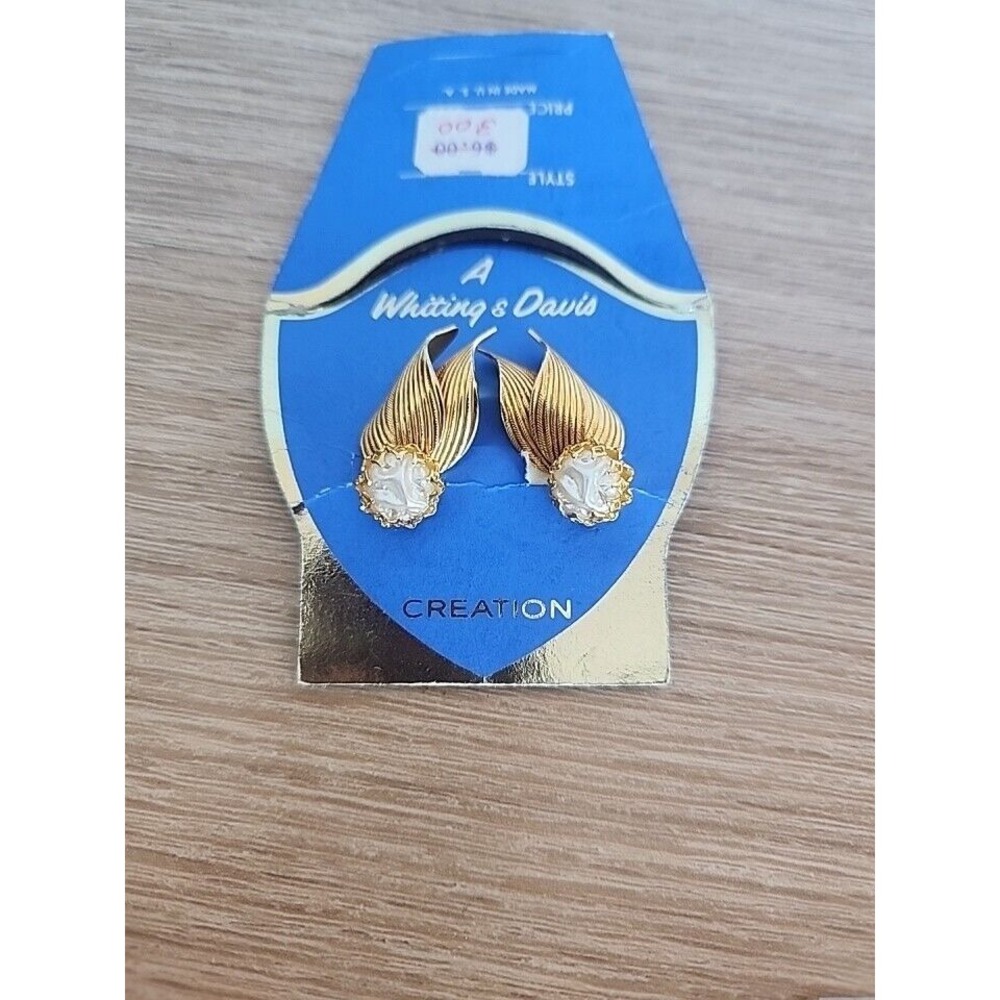 Vintage Whiting and Davis Gold Tone‎ Faux Pearl Clip On Earrings